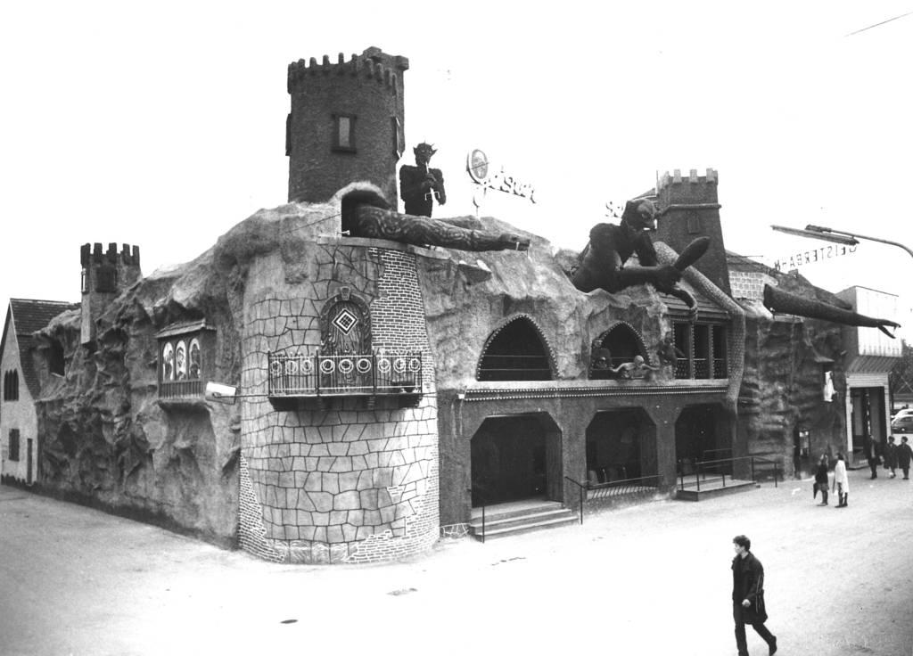 Fahrgeschäft, Geisterbahn, Geisterschloss (Fahrgeschäft), Illusionsarchitektur, Kratky-Baschik-Weg, Prater 17, Wurstelprater